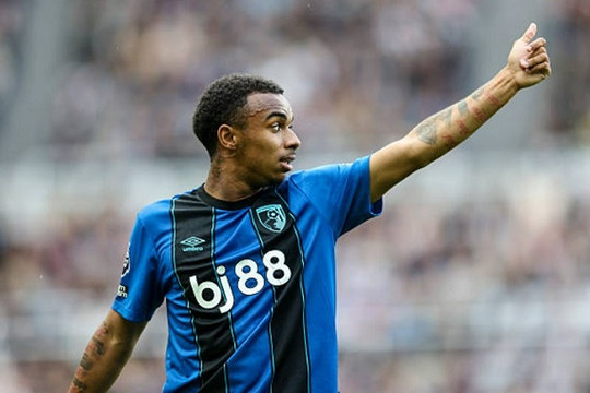 Junior Kroupi: 'Sát thủ' tuổi teen cân bằng kỷ lục Fowler và lọt tầm ngắm Man City