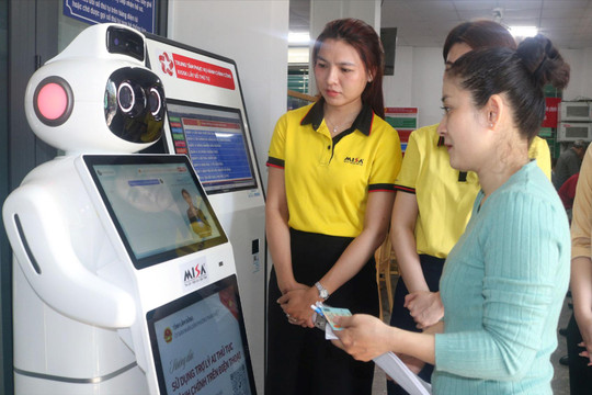 Hệ thống robot tích hợp trí tuệ nhân tạo: Hướng đến “chính quyền cấp xã thông minh”