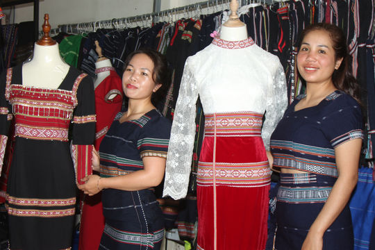 “Fashion designer” ở buôn làng