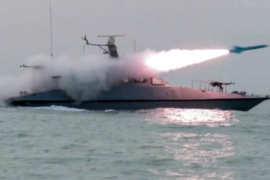 UAE kích hoạt hệ thống phòng không đối phó đòn tập kích tên lửa và UAV từ Iran
