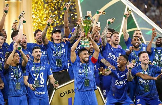 Al Hilal ngược dòng hạ Al Kholood 2-1: Bản lĩnh nhà vua và chức vô địch King's Cup kịch tính