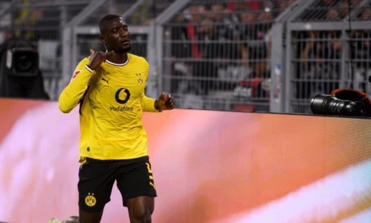 Dortmund ngược dòng nghẹt thở 3-2 trước Frankfurt để giữ vững ngôi á quân Bundesliga
