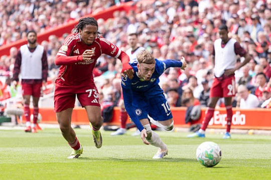 Liverpool hòa Chelsea 1-1: Rio Ngumoha rực sáng và kịch tính VAR tại sân Anfield