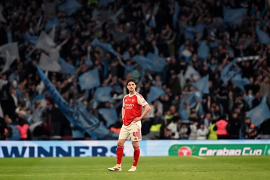 Declan Rice và nhiệm vụ nghiệt ngã: Arsenal tiến gần chức vô địch, West Ham sát bờ vực xuống hạng