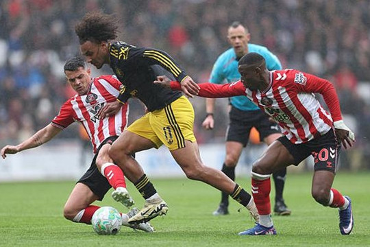 Joshua Zirkzee và dấu chấm hết tại Manchester United sau màn trình diễn tệ hại trước Sunderland