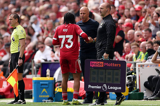 Arne Slot và bài toán Rio Ngumoha: Vì sao sự kiên nhẫn của Liverpool là đúng đắn?
