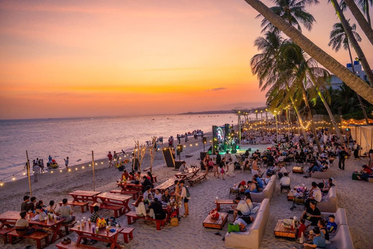 International arrivals hit a record 8.8 million in first four months