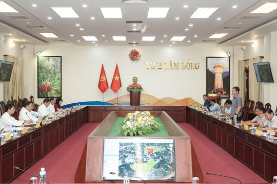 Lâm Đồng làm việc với Tập đoàn Công nghiệp Cao su Việt Nam