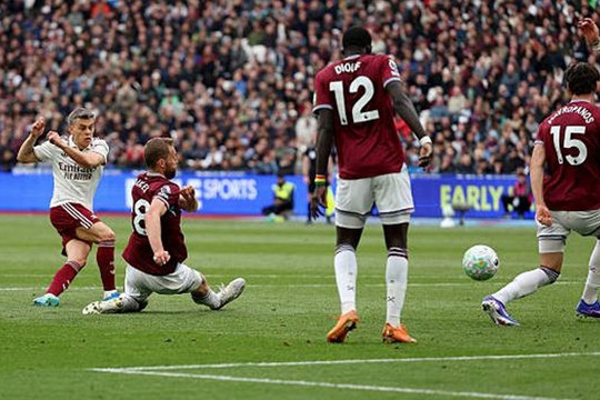 Arsenal hạ West Ham 1-0: Khoảnh khắc Trossard và bản lĩnh của nhà vô địch Ngoại hạng Anh