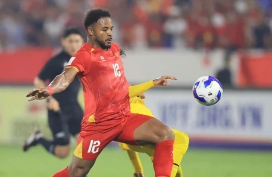 Nguyễn Xuân Son và Đỗ Hoàng Hên rực sáng trong chiến thắng 3-0 của tuyển Việt Nam trước Malaysia