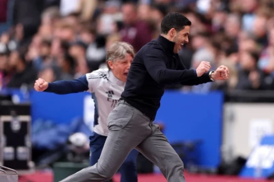 Arsenal hạ West Ham 1-0: Canh bạc nhân sự của Arteta và kịch tính VAR phút 95