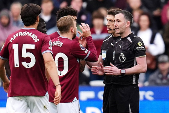 VAR gây tranh cãi phút bù giờ: West Ham cận kề vực thẳm sau trận thua Arsenal