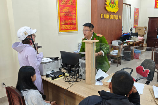 “Giờ vàng hỗ trợ online” đưa dịch vụ công đến gần dân