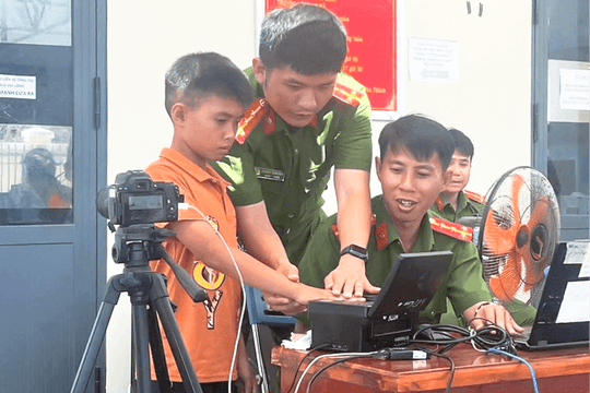 Công an Lâm Đồng tăng tốc cấp căn cước, định danh điện tử cho trẻ em