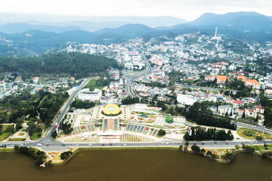 Lâm Đồng kéo dài chính sách hỗ trợ cán bộ thêm 12 tháng