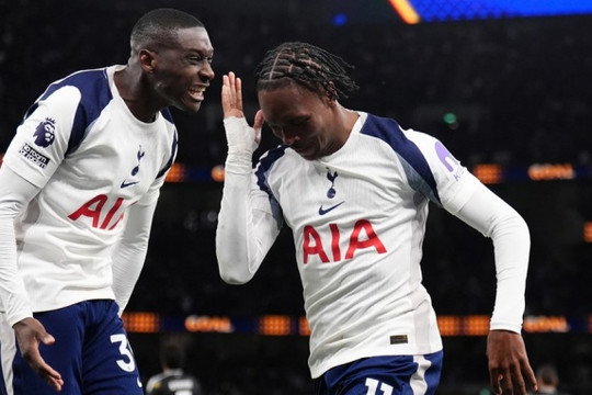 Mathys Tel lập siêu phẩm, Tottenham vẫn chia điểm đầy tiếc nuối trước Leeds
