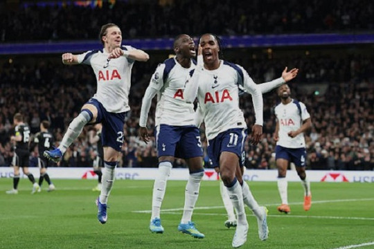 Tottenham hòa Leeds 1-1: Roberto De Zerbi và bài toán trụ hạng đầy kịch tính