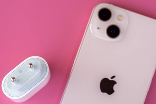iPhone 13 hạ giá kỷ lục còn 11.99 triệu đồng: Lựa chọn tối ưu trong phân khúc cận cao cấp