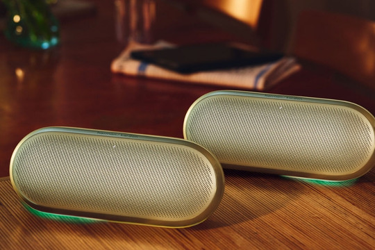 Harman Kardon Luna 2 ra mắt: Loa di động bọc nhôm tích hợp công nghệ AI Sound Boost
