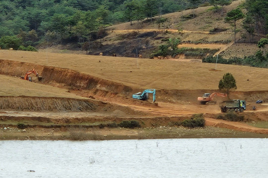 Accelerating construction on the Dan Kia Reservoir dredging project