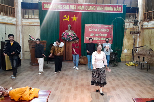 Phát huy vai trò người có uy tín trong vùng đồng bào dân tộc thiểu số
