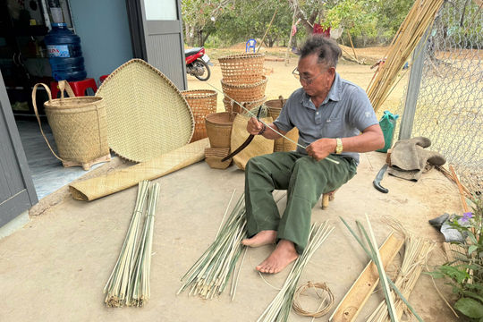 Đan lát - nghề truyền thống của người K’ho xã La Dạ