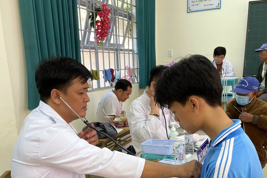 Gấp rút triển khai khám sức khỏe miễn phí toàn dân
