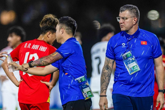 HLV Cristiano Roland: Tấm vé World Cup sẽ tạo cú hích cho bóng đá trẻ Việt Nam