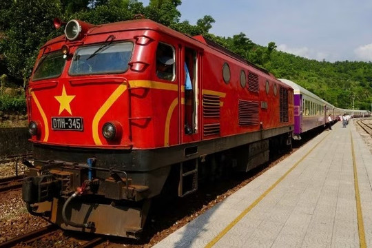Heritage rail journey brings new identity to central Vietnam tourism