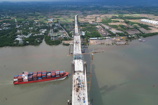 Sắp hợp long cầu Phước Khánh: Cây cầu có tĩnh không cao nhất Việt Nam nối miền Đông và Tây