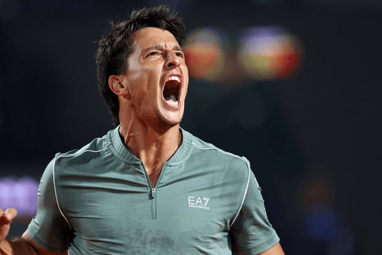 Luciano Darderi vào bán kết Rome Open 2026 sau màn ngược dòng lúc 2 giờ sáng