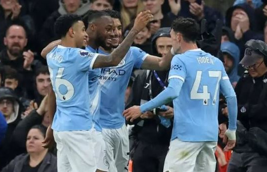 Man City thắng 3-0 Crystal Palace: Phil Foden rực sáng, phả hơi nóng vào Arsenal