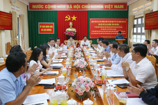Ủy ban Kinh tế và Tài chính của Quốc hội làm việc với xã Lạc Dương