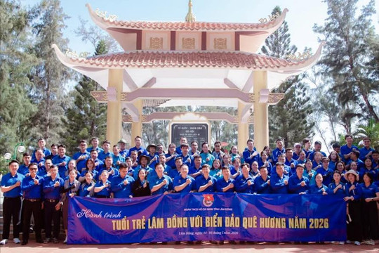 Tuổi trẻ Lâm Đồng nối nhịp nghĩa tình nơi đảo xa