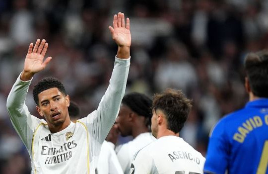 Bellingham tỏa sáng, Real Madrid đánh bại Real Oviedo giữa bầu không khí ngột ngạt