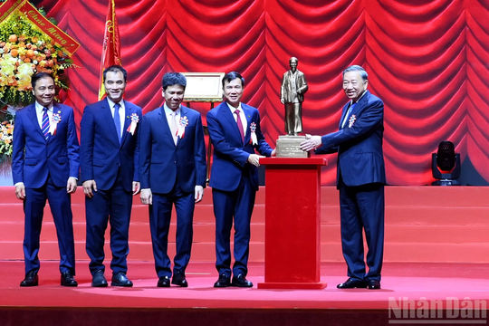 Khơi dậy khát vọng phát triển đất nước bằng trí tuệ Việt Nam