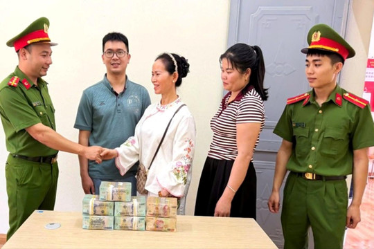 Một người dân Lâm Đồng nhận lại 2,9 tỷ đồng chuyển nhầm
