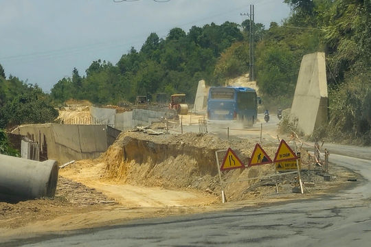 Do đâu dự án Nâng cấp đường ÐT721 có tiền nhưng không thể tiêu?
