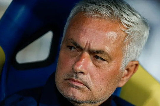 Mourinho bất bại cả mùa giải tại Benfica nhưng vẫn trắng tay đầy cay đắng