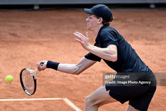 Jannik Sinner hạ Medvedev tại bán kết Rome Open dù mất ngủ
