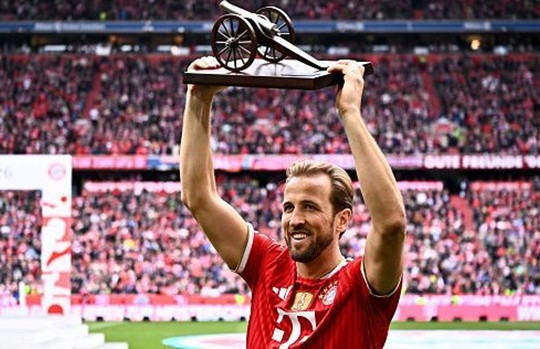 Harry Kane xô đổ hàng loạt kỷ lục của Ronaldo và Lewandowski tại Bundesliga