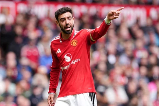 Manchester United hạ Nottingham Forest 3-2: Kỷ lục của Bruno Fernandes và lời chia tay Casemiro