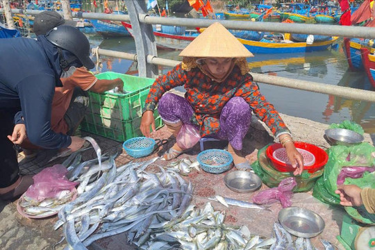Lợi ích lâu dài hay tận diệt