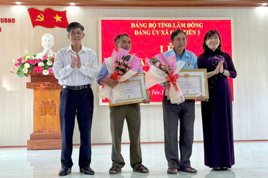 Lâm Đồng trao Huy hiệu Đảng đợt 19/5