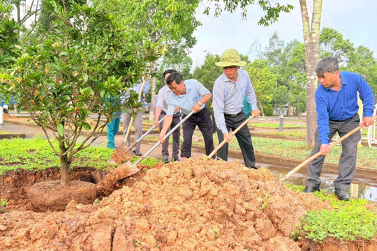 Góp thêm cây xanh bảo vệ môi trường