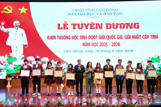 Lâm Đồng tuyên dương 84 điển hình học theo Bác và khen thưởng học sinh giỏi
