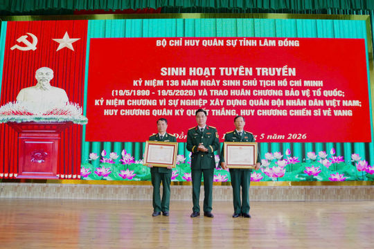 Trao huân, huy chương cho 159 cán bộ, quân nhân Lâm Đồng