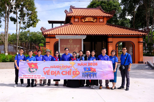 Đoàn Các cơ quan Đảng tỉnh Lâm Đồng hành trình về địa chỉ đỏ năm 2026