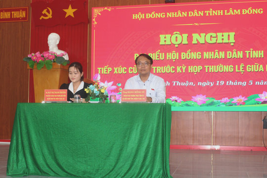 Phó Bí thư Thường trực Tỉnh ủy Đặng Hồng Sỹ tiếp xúc cử tri phường Bình Thuận