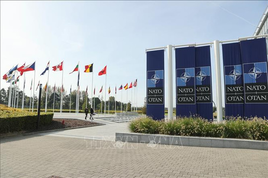 NATO họp khẩn tại Brussels trước rủi ro cạn kiệt kho vũ khí chiến lược và đạn dược